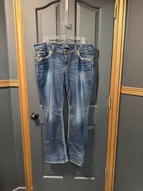 Silver Jeans Women's Boot Cut Jeans in Dark Blue Wash with Contrast Trim